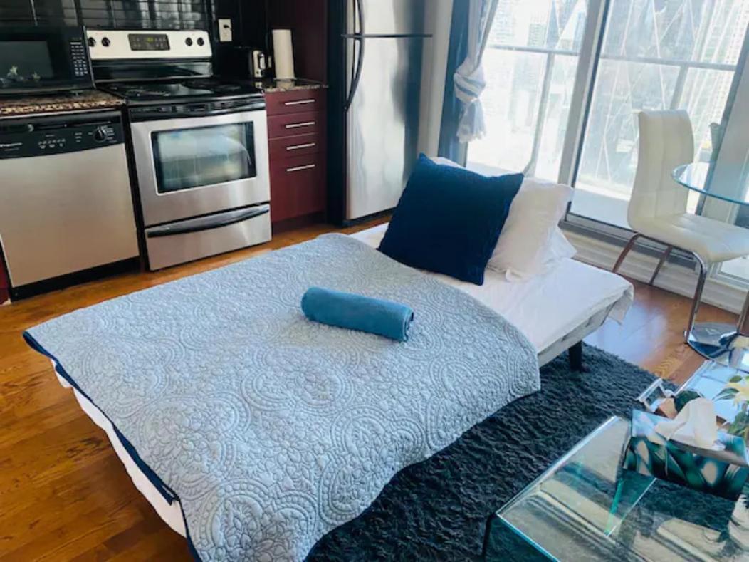 Gorgeous 1Br W/Parking Across The Scotiabank Arena Leilighet Toronto Eksteriør bilde