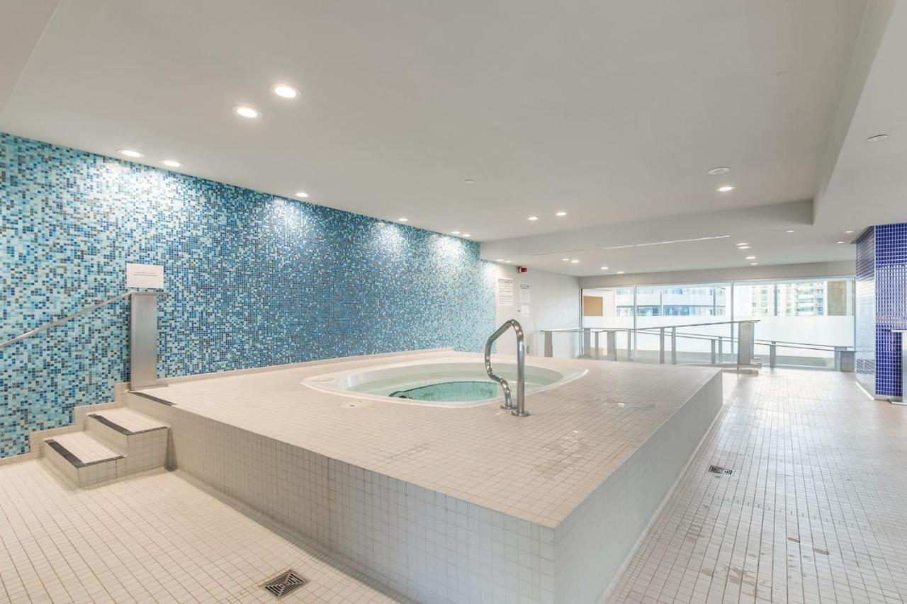 Gorgeous 1Br W/Parking Across The Scotiabank Arena Leilighet Toronto Eksteriør bilde