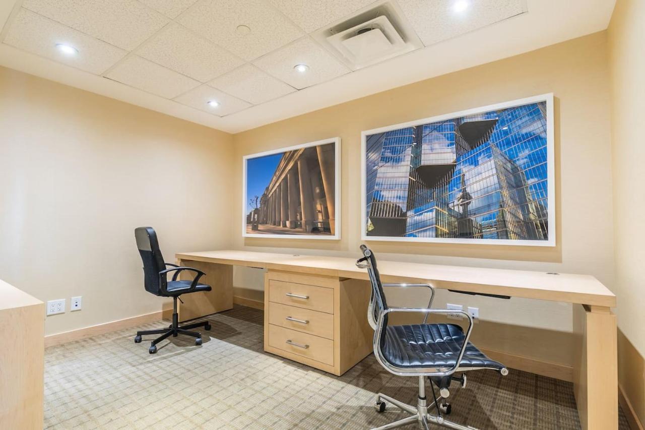 Gorgeous 1Br W/Parking Across The Scotiabank Arena Leilighet Toronto Eksteriør bilde