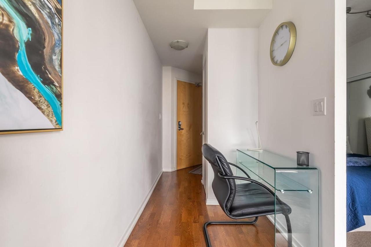 Gorgeous 1Br W/Parking Across The Scotiabank Arena Leilighet Toronto Eksteriør bilde